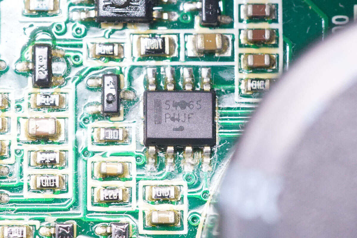 pfc开关管来自英飞凌,型号spp20n60c3,nmos,耐压650v,导阻190mΩ,采用