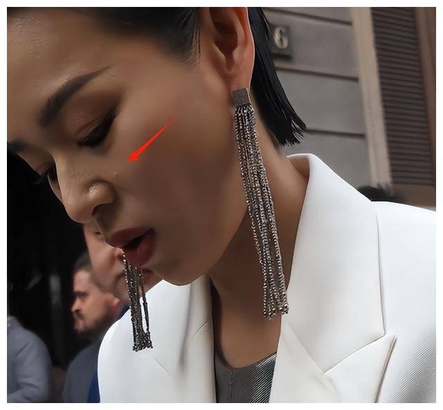 刘涛大饼脸"人间尤物"?看她和胡杏儿合照,答案揭晓!_造型_状态_时尚