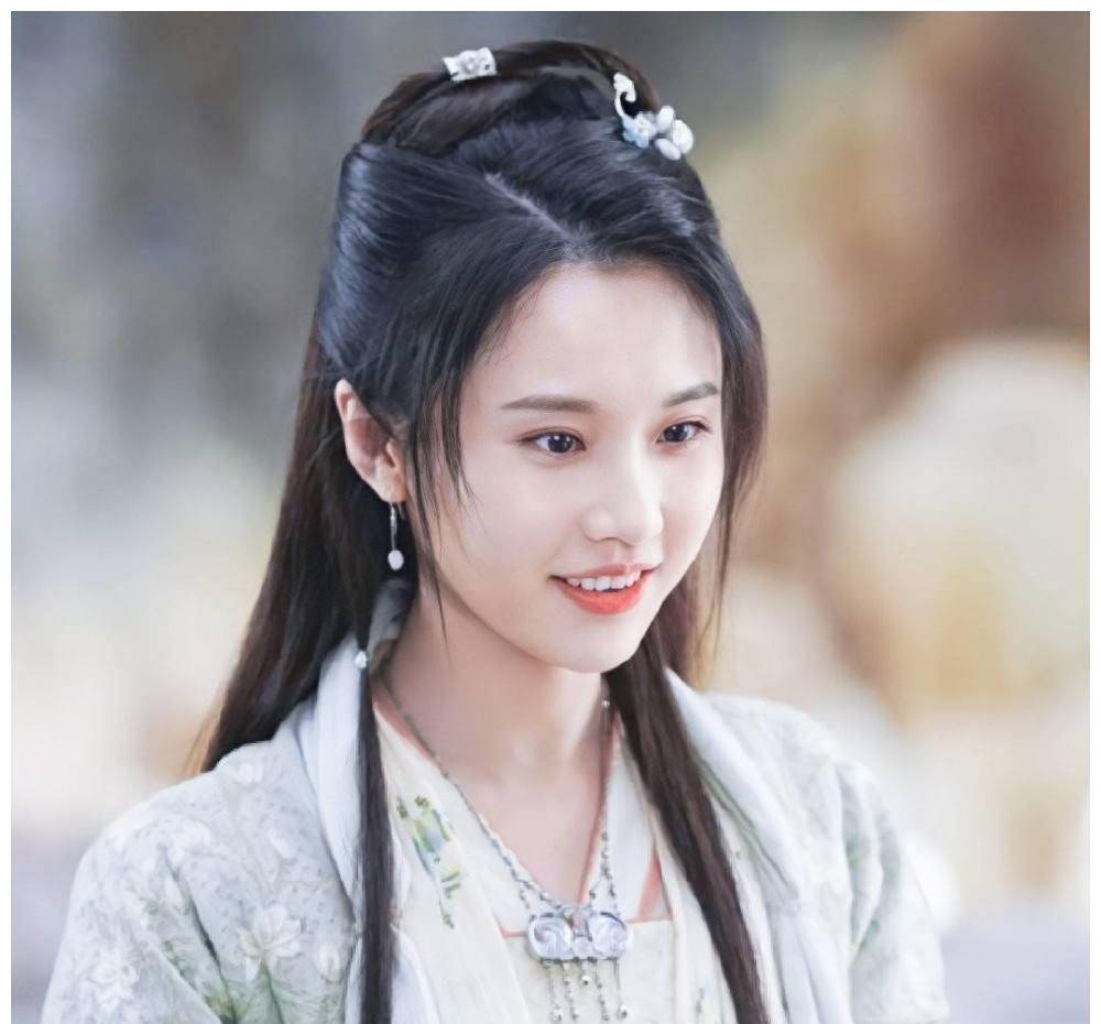 这部剧不是为她量身打造的,按照张艺谋导演的话说,没有张慧雯,他可以