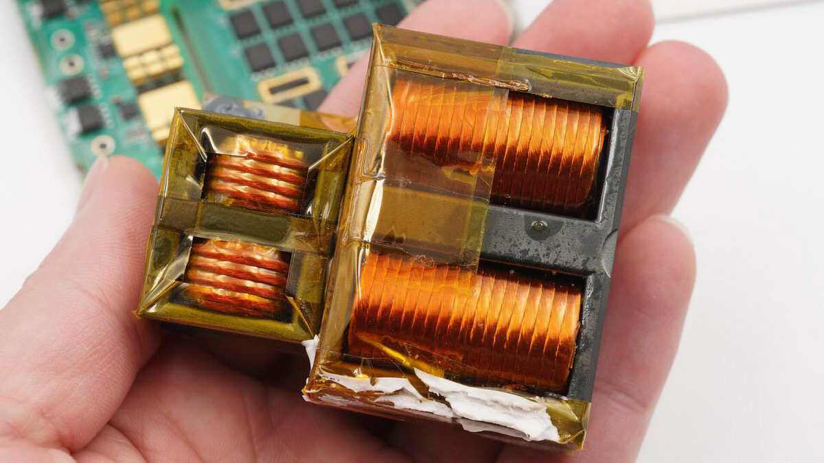 称工业艺术品是对它的尊重,华为3000w氮化镓钛金牌电