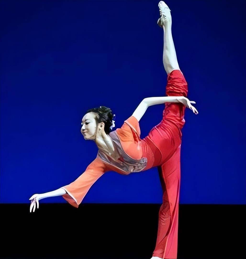 14年前,那个在奥运会上"顶替刘岩"独舞的殷硕,如今怎么样了?