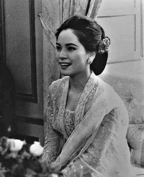 叛逆黛薇夫人:15岁当娼女,22岁当印尼国母,53岁拍摄大尺度写真_苏加诺