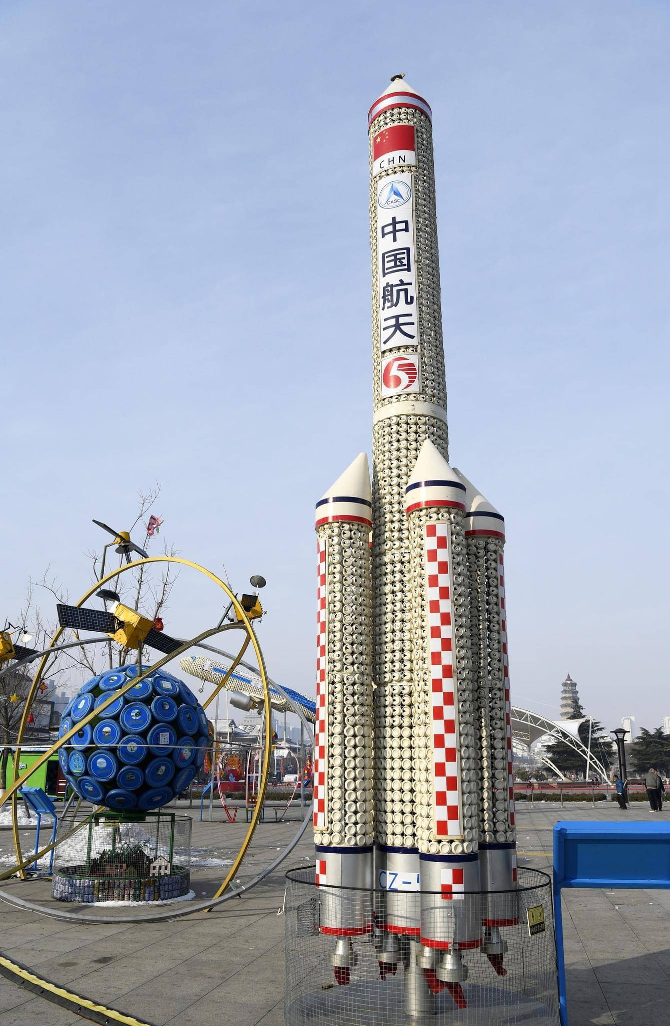 中国山东枣庄举办航空航天模型废物利用展,环保艺术再升级