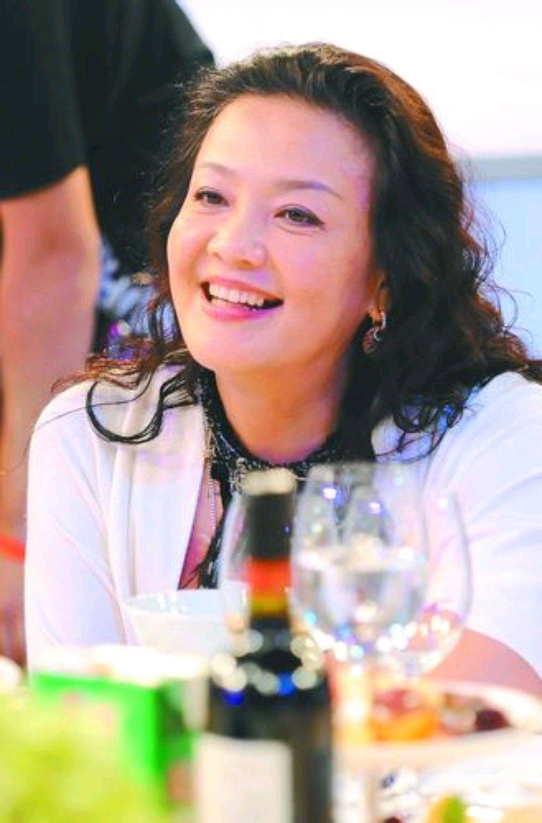 张兰给前夫和现任妻子买婚房_汪大爷_直播_人们