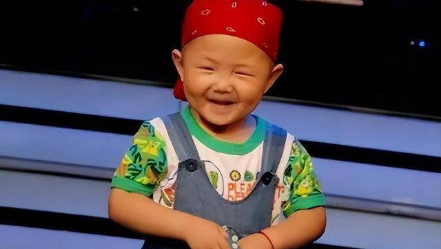 张峻豪:3岁出名,5岁上春晚,14岁的他已成为父母的骄傲_张俊豪_才华