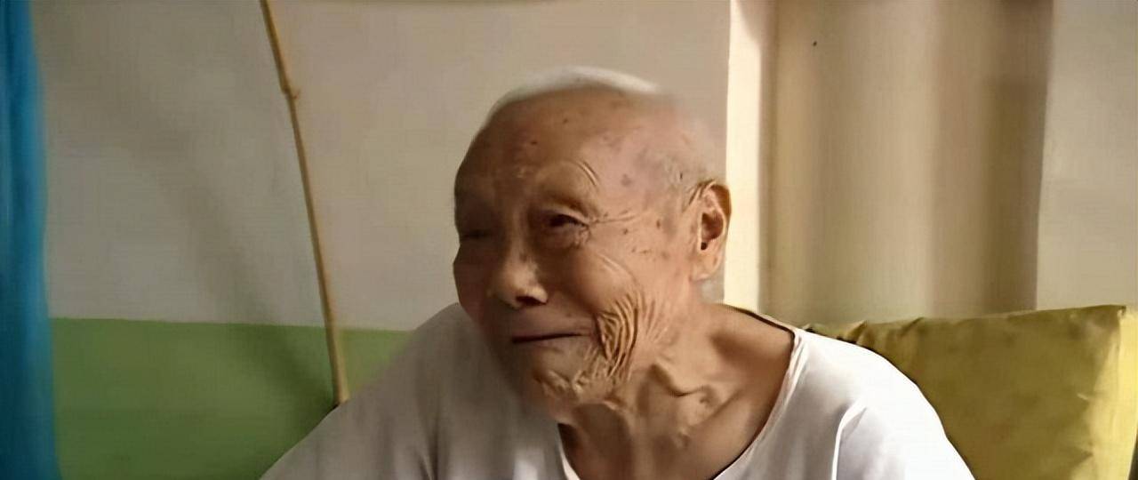 末代太监孙耀庭:夜晚伺候皇帝的女人时,鞋里都要放一个苍耳!