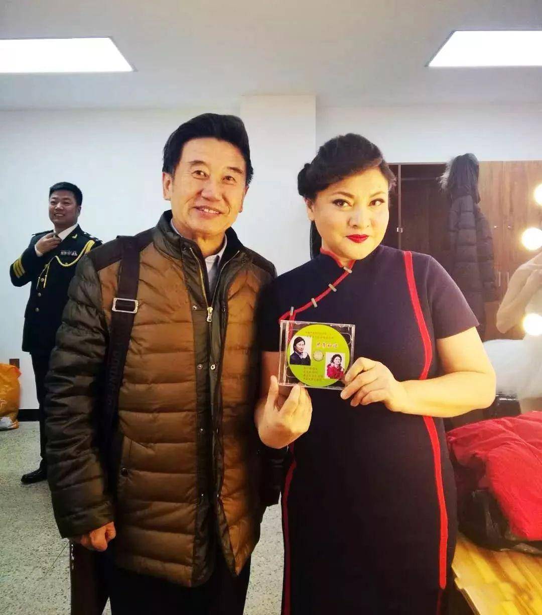 歌唱家幺红:筒子楼里邂逅最美爱情,将大姑姐当成一辈