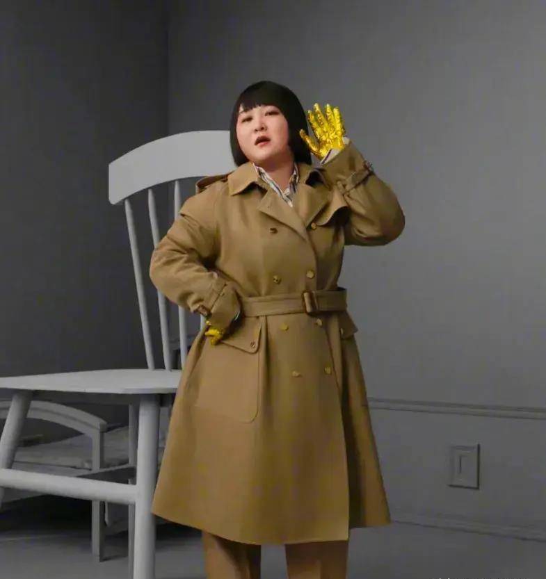 2020年贾玲拍摄电影李焕英后,曾登上时尚杂志.