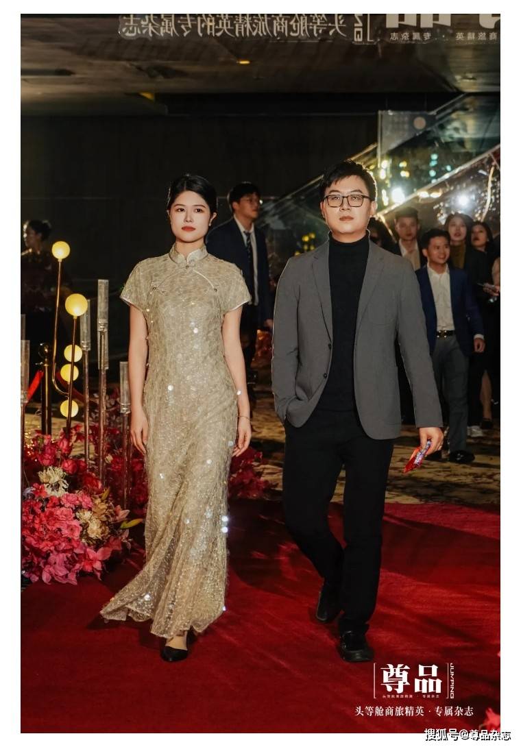 华苓咨询管理有限公司董事长杨继萍(左)湖南省华启生物科技有限公司