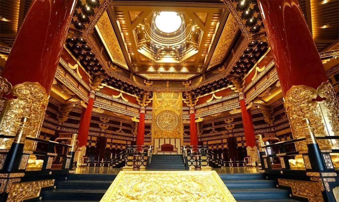 就在朝堂大殿上!在海昏侯墓地中,考古学家发掘出了一尊青铜温鼎.