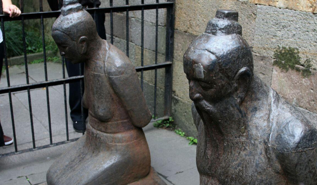 秦桧随口作的两句诗,现在广泛流传,竟成了老师们的