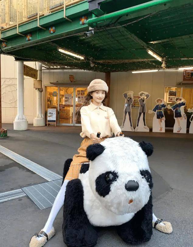 都说"白袜"显腿粗,《青你2》林小宅穿上后,却秀出奶棒腿_穿着_节目