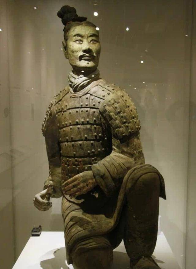 唯一禁止出境的兵马俑,专家看过后也解释不通,10年前就价值上亿_色彩