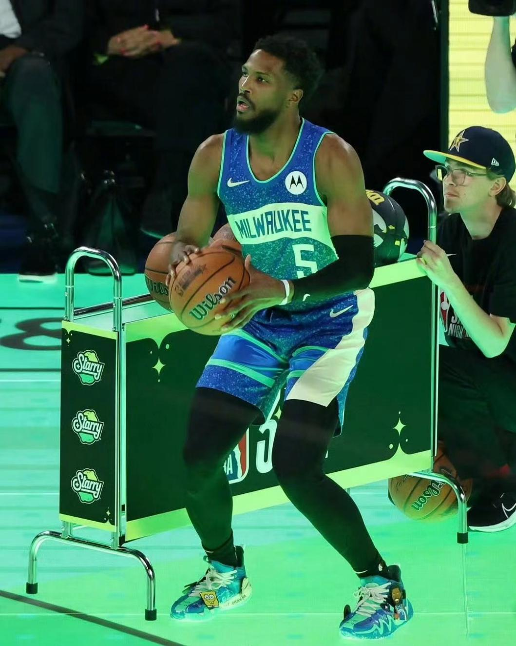 站上nba全明星赛"c位",国产品牌篮球鞋"卷"出新高度_运动_安踏_穿着