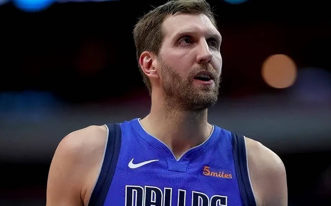 此时他已经无法常规首发了,因为球队要培养新人东契奇.