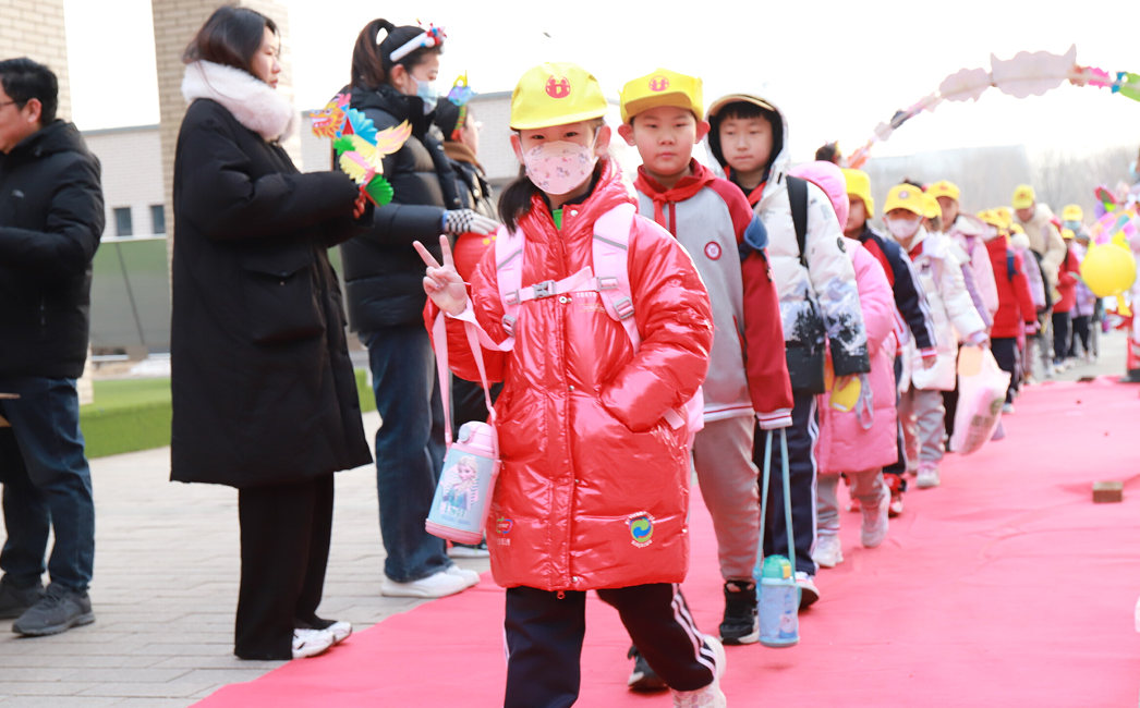 龙行龘龘启新篇 ,前程朤朤向未来——崇实学校2024年春季开学典礼