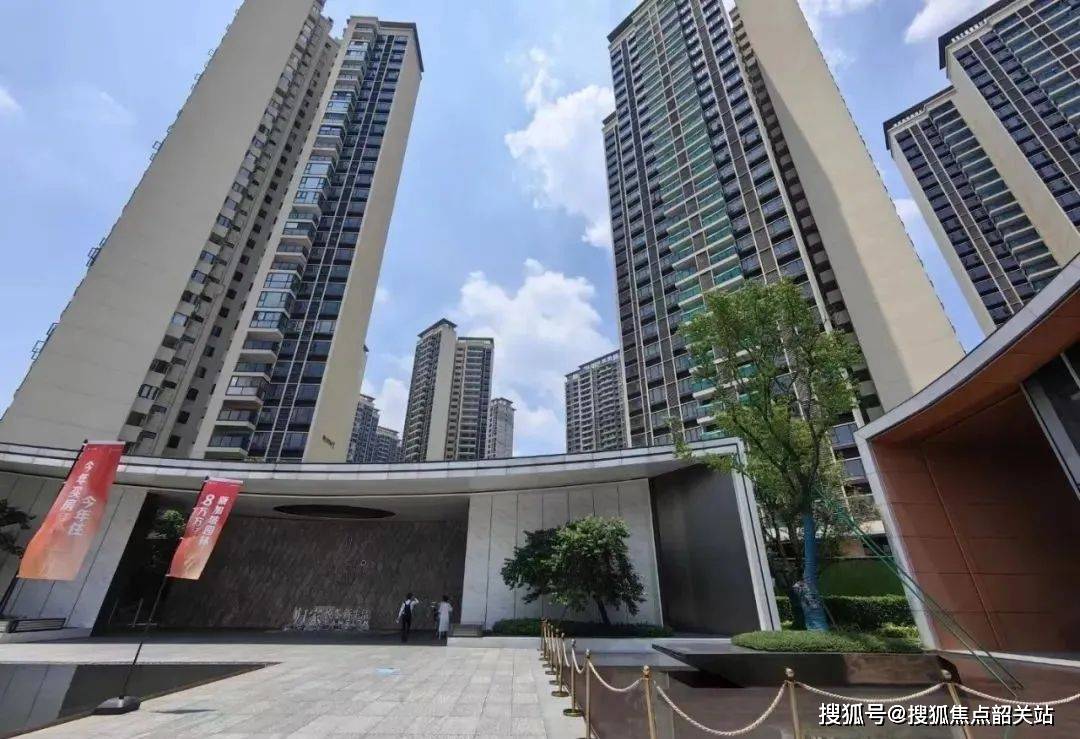 小区实景图保利悦公馆售楼处电话:400-9908-525转999广州保利悦公 