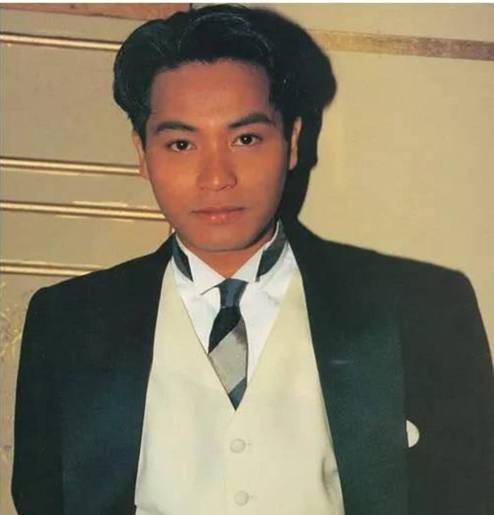 被称张国荣"接班人",42岁娶旺夫妻子后,凭"傻子"拿3次视帝_郭晋安