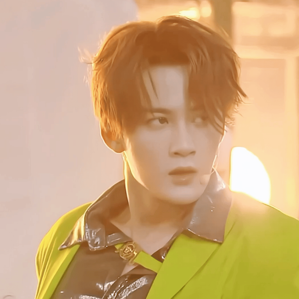 跟《头发乱了》风格完全不同,檀健次什么类型舞台都能驾驭!