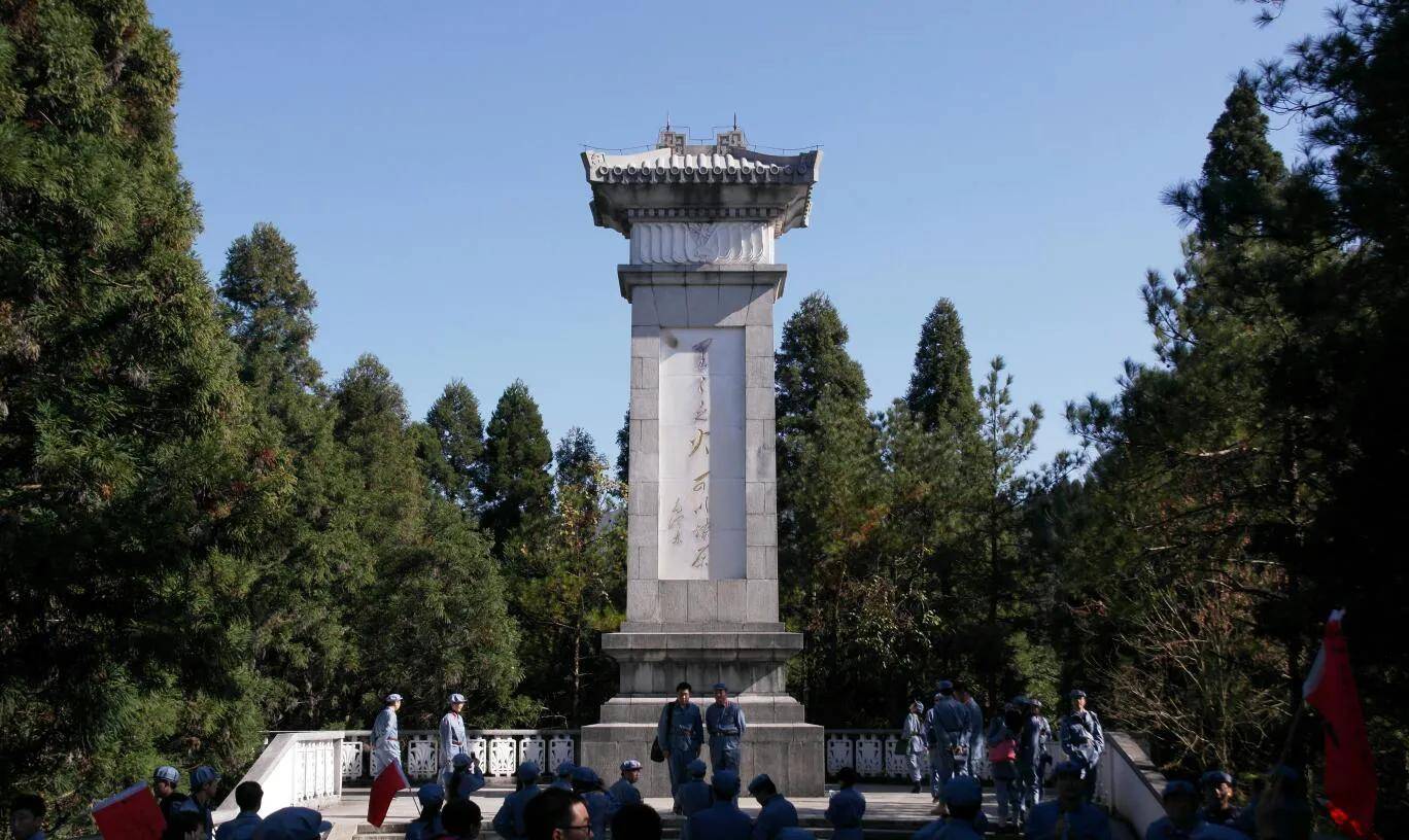 井冈山黄洋界广场上纪念碑的几次改变_火炬_照片_林彪