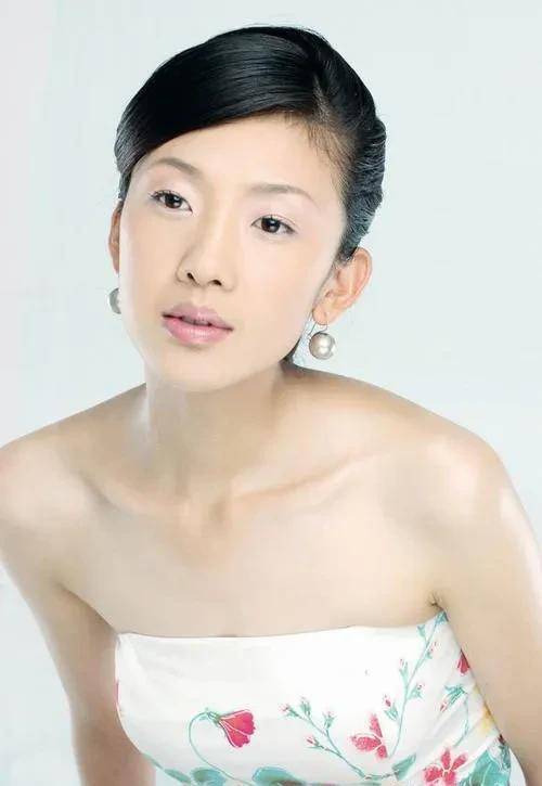 的倪景阳嫁给165的谢晖,"裴佩老师"的人生照样幸福_老公_吴倩莲_天空