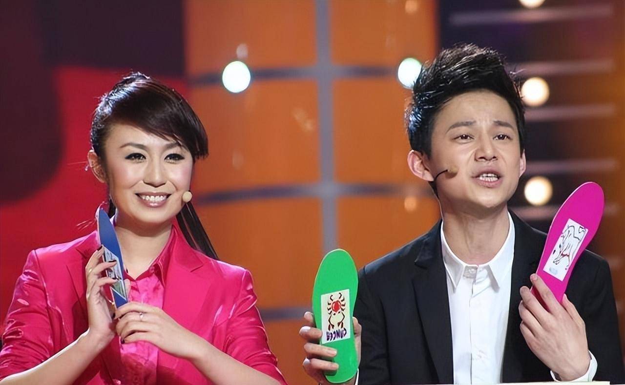 "人走茶凉"何炅:一席话自毁24年的事业,唯有沈腾马丽不嫌弃_节目_许嵩