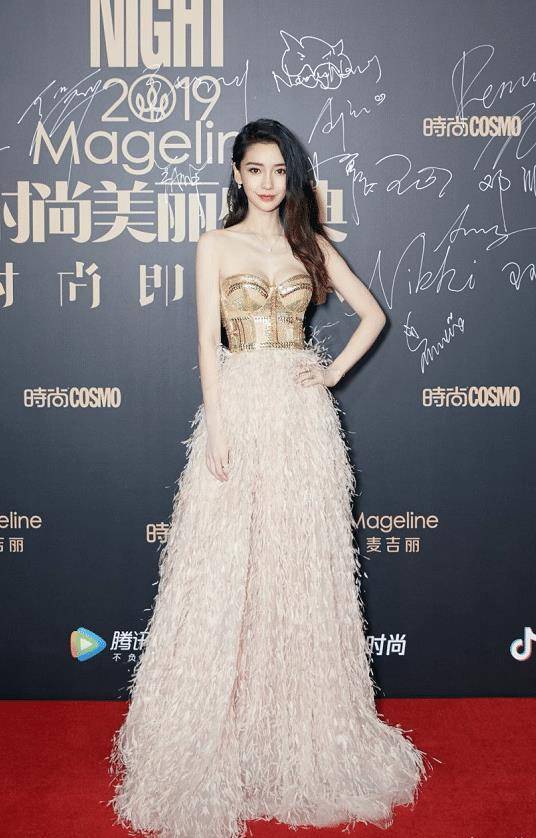 30岁杨颖越发端庄了,穿"束身旗袍"秀曲线,如出水芙蓉般美艳_baby_魅力