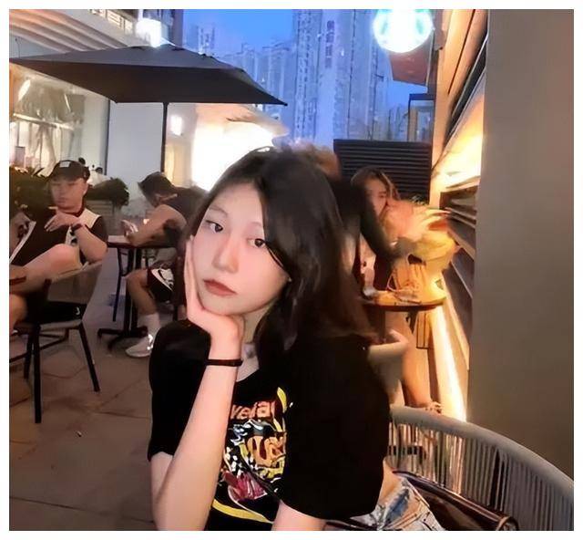 沈佳润_时尚_黑色