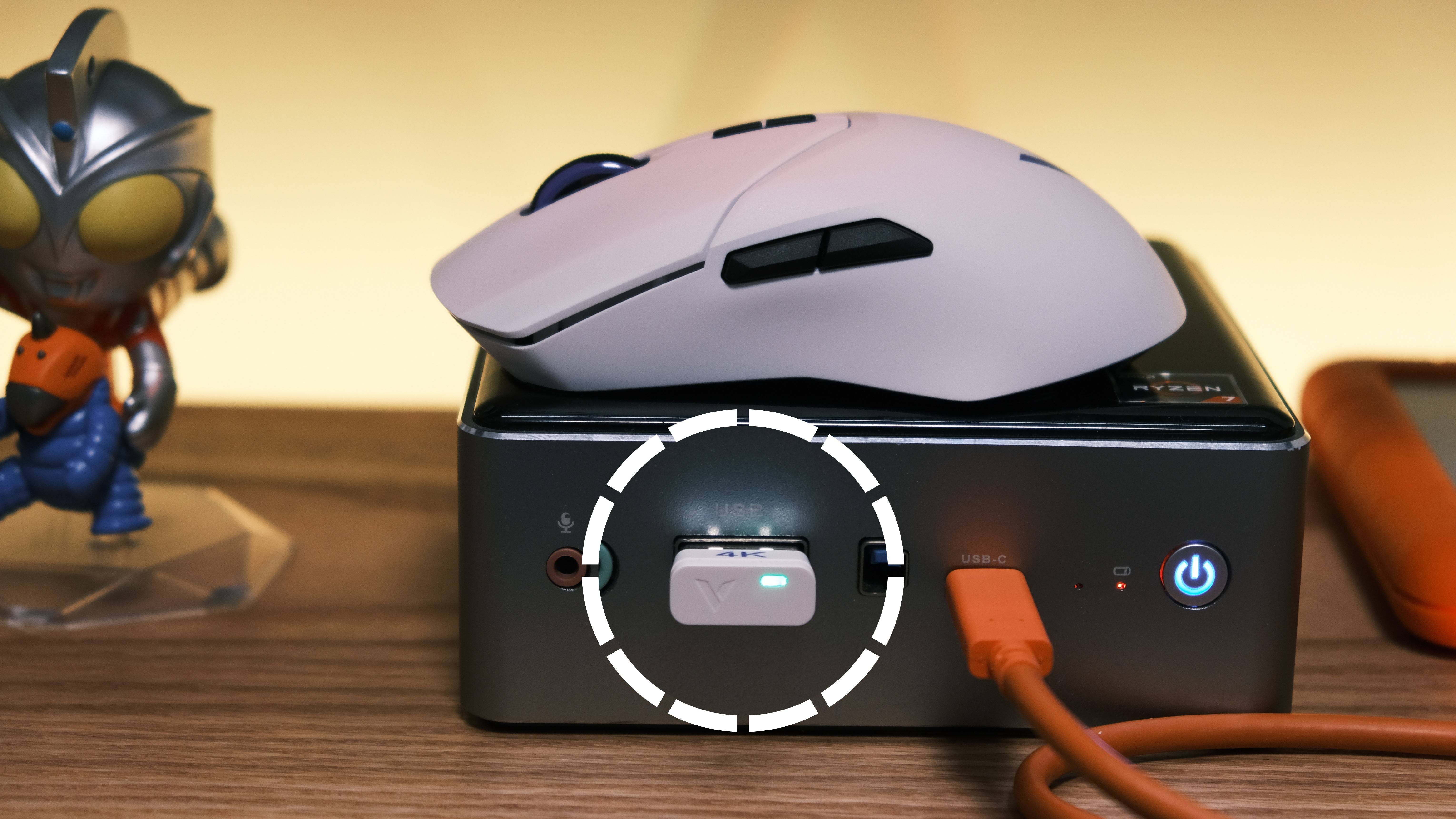 雷柏vt9 air升级最大的一处就是微型nano 4k电量显示接收器,接收器最