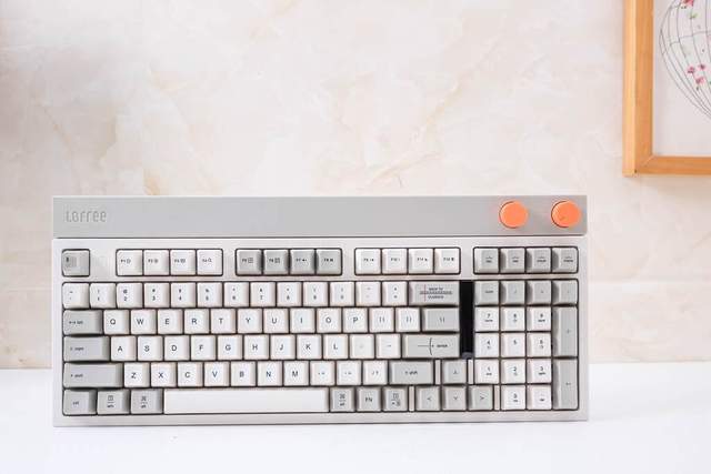 洛斐小方98三模机械键盘体验:复古感设计,手感软弹,久敲不累