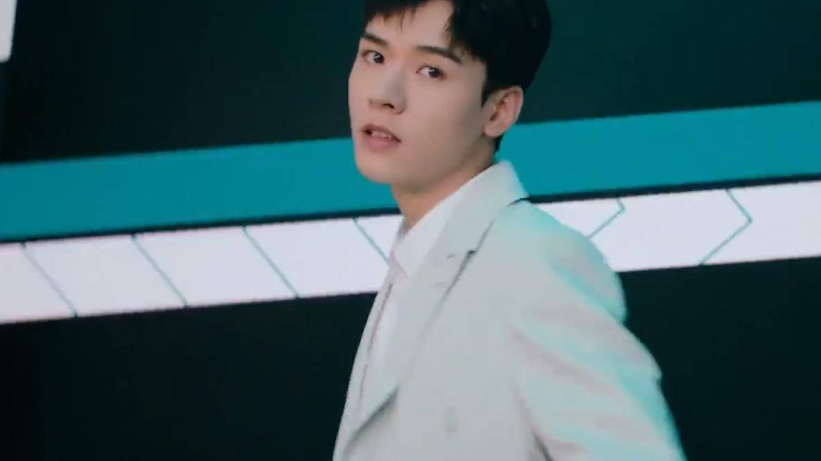 "娱圈打工人"龚俊:凭《山河令》一炮而红,却把向往的生活整惨_网友