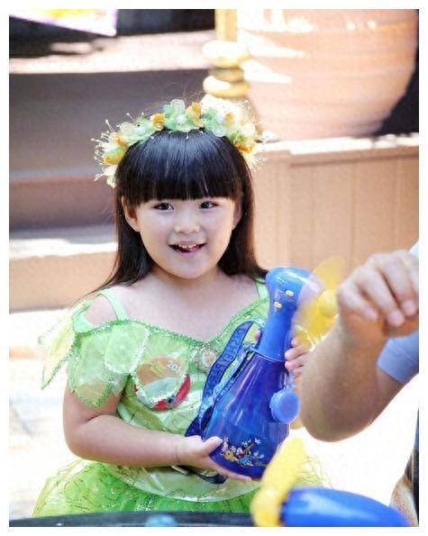 王诗龄,是中国知名主持人李湘和导演王岳伦的女儿.