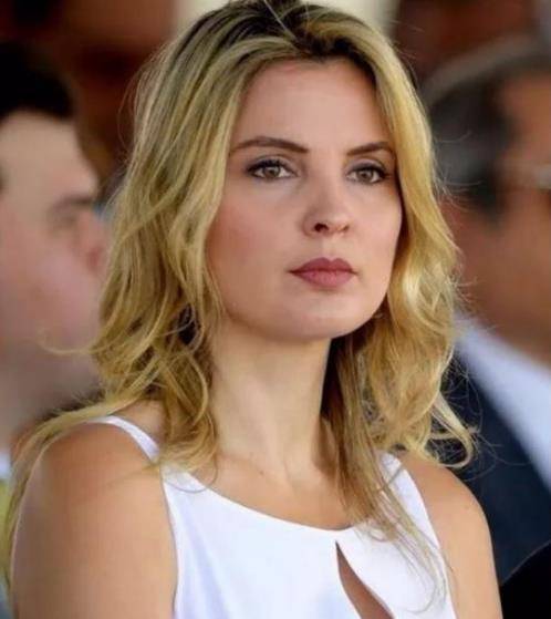 岁总统,带着母亲和妹妹挥霍无度_玛塞拉·特梅尔_米歇尔·梅特尔_丈夫