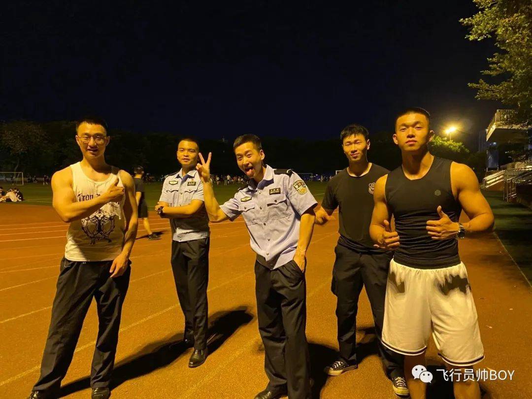四川警察学院的寸头小哥,毕业做健身教练,想上他的贴身私教课_哥哥