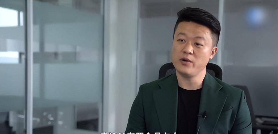 非洲土皇帝王垚:富豪堪比王思聪,身边美女成群,但却获得央视表扬_工作