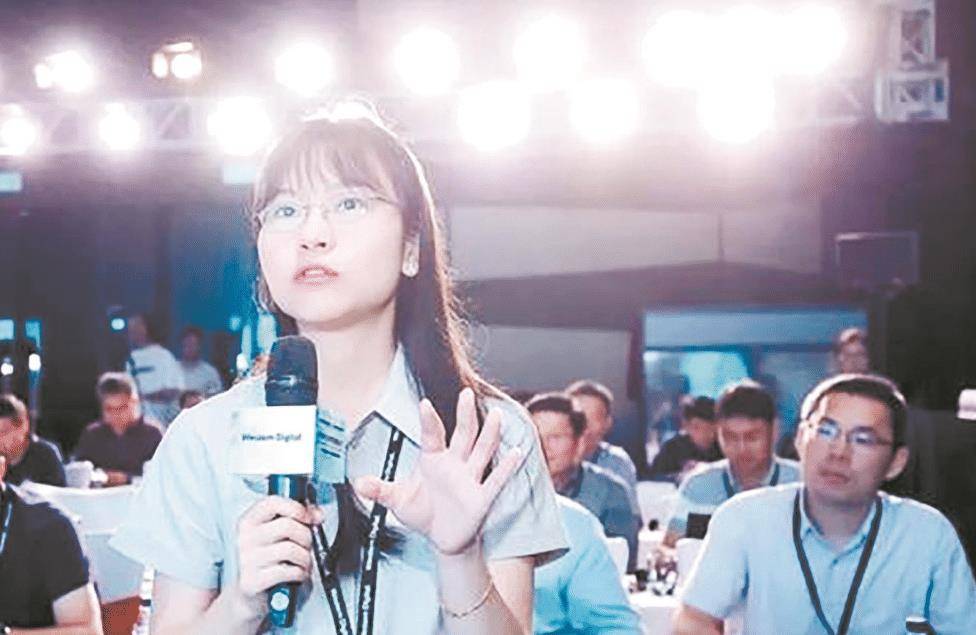 姚婷:靠自身努力被名企争抢,历经7轮面试后入华为,年薪156万_父母