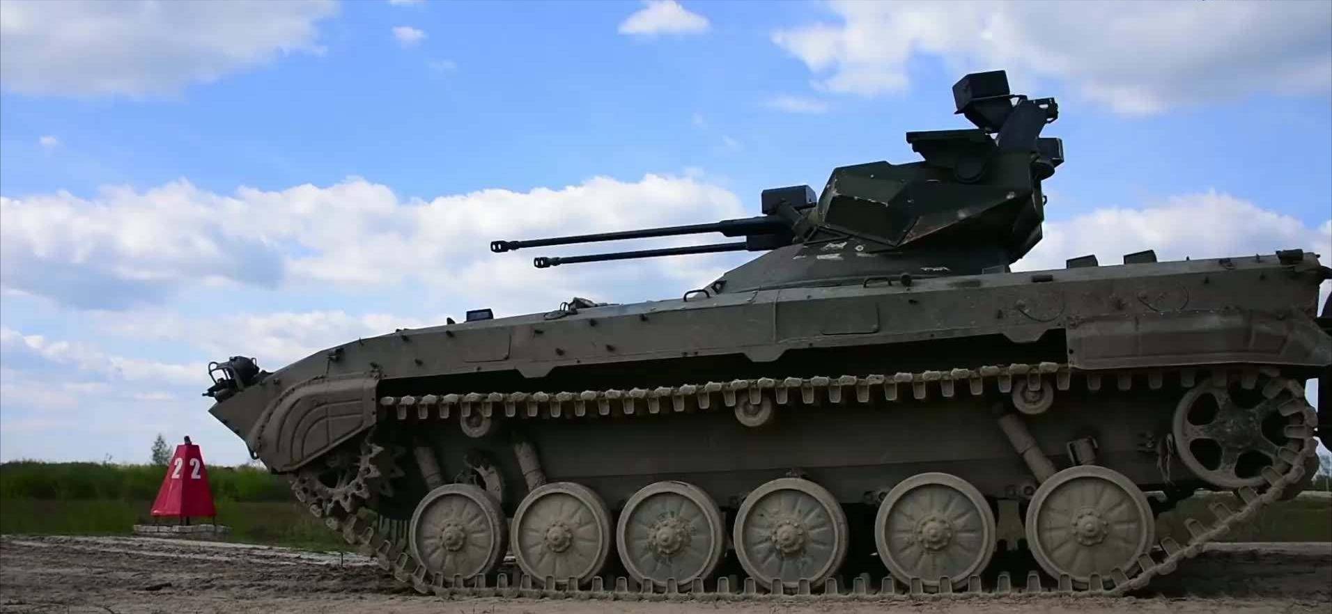 bmpt"终结者"车组成员为5人(2型为3人),武备亮点为遥控武器站,可360度