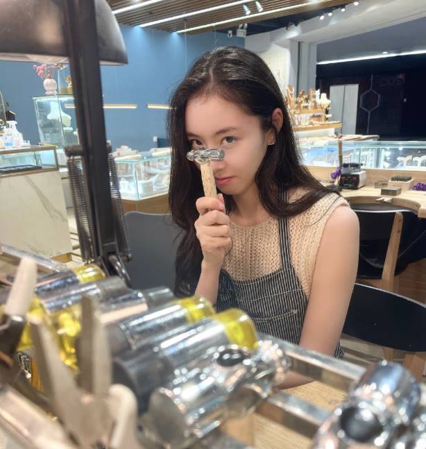 陈露近照翻车?路人镜头下又矮又黑,生图暴露真实颜值_网友_王萌_评论