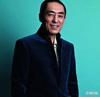 张艺谋17岁小儿子近照,脸蛋肉嘟嘟胖了不少,一头浓密黑发抢镜_陈婷