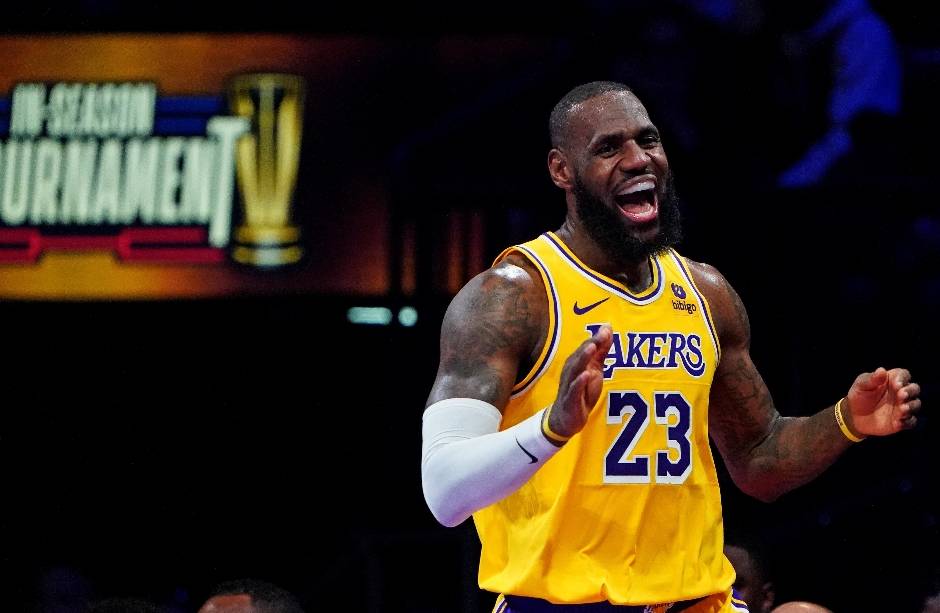 2亿,詹姆斯39岁了,他该学邓肯还是科比?