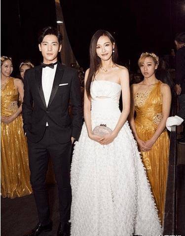 杨洋和唐嫣同框,两人的姿势太亲昵,罗晋估计脸都要"绿"了吧_时候_感觉