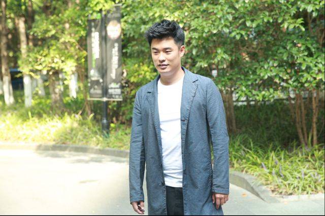 陈赫张子萱高调秀恩爱,张子萱照顾术后陈赫,换药熬汤很贤惠_婚姻_生活