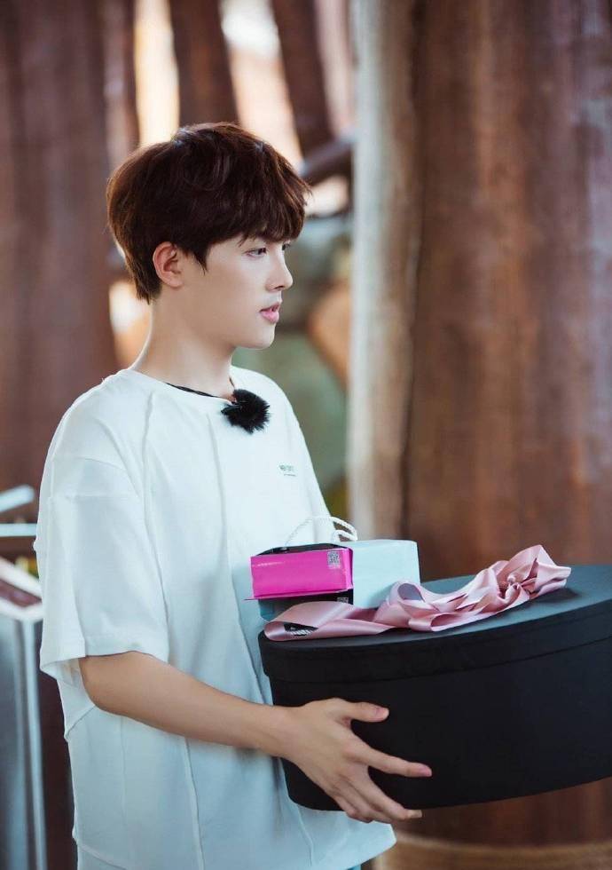 张雨绮男友李柄熹拍摄首部古装剧并担任主角,与女主拍