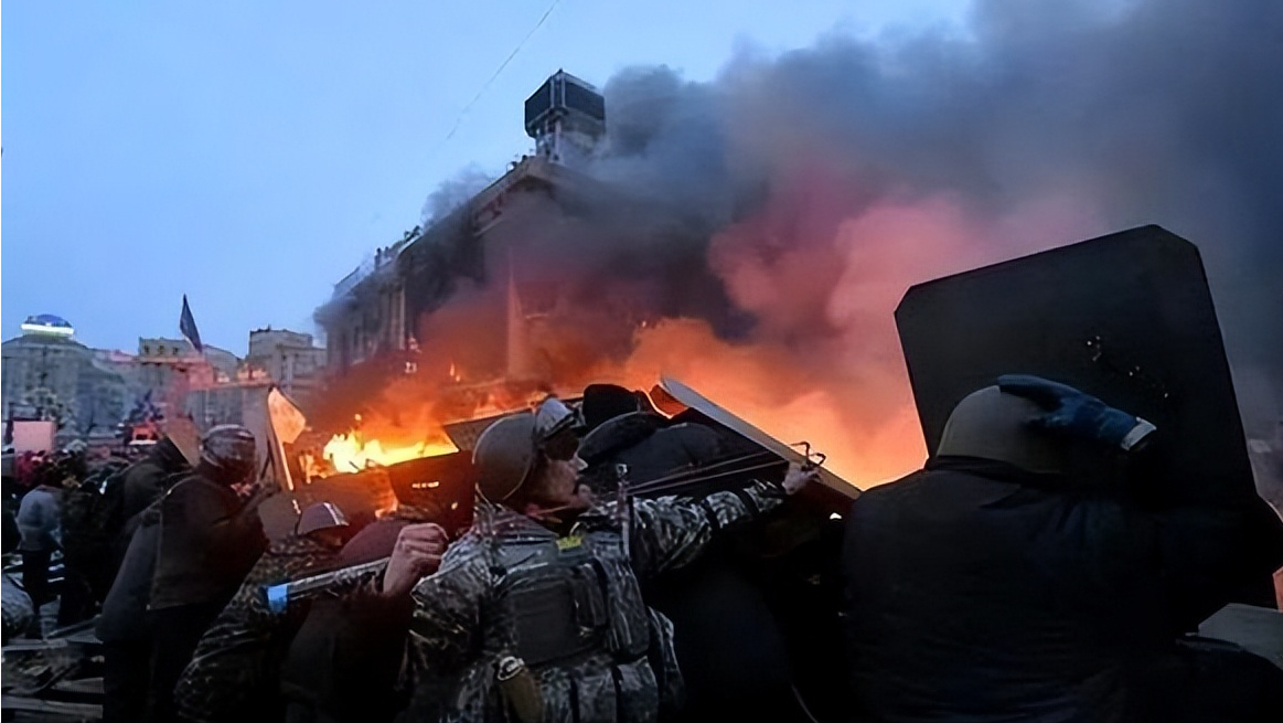 俄军火力全开,展开多方向进攻,乌军再遭溃败又一城失陷_军队_攻击力