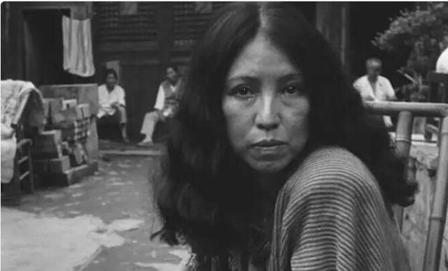 台湾女作家三毛自杀,到底是放不下荷西,还是被王洛宾伤透了?