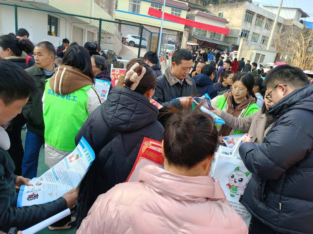 简阳市三星镇:禁毒宣传走进"空港春风"招聘会_行动_群众_求职者