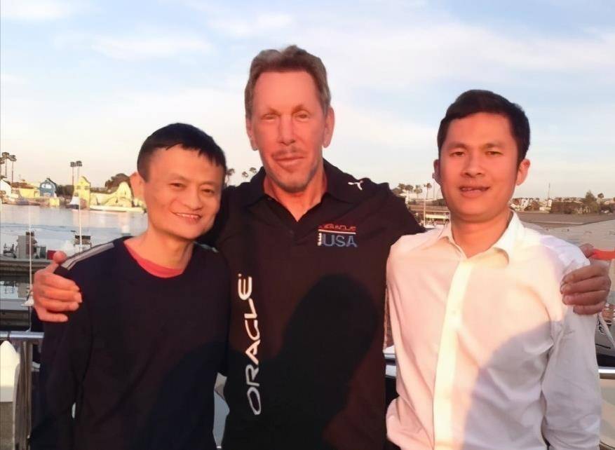 很多人都猜测,钱峰雷真正开始创业是在2000年,六年时间,就创造出巨额