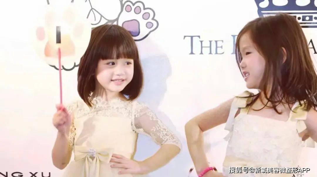 过早扮熟接连挨骂,为什么黄多多和贾静雯女儿容不下幼态审美了?