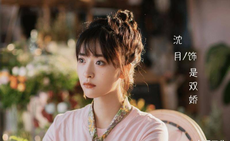 他就是刘以豪了,作为电影脸男神的他,也是凭借出演了《比悲伤更悲伤的