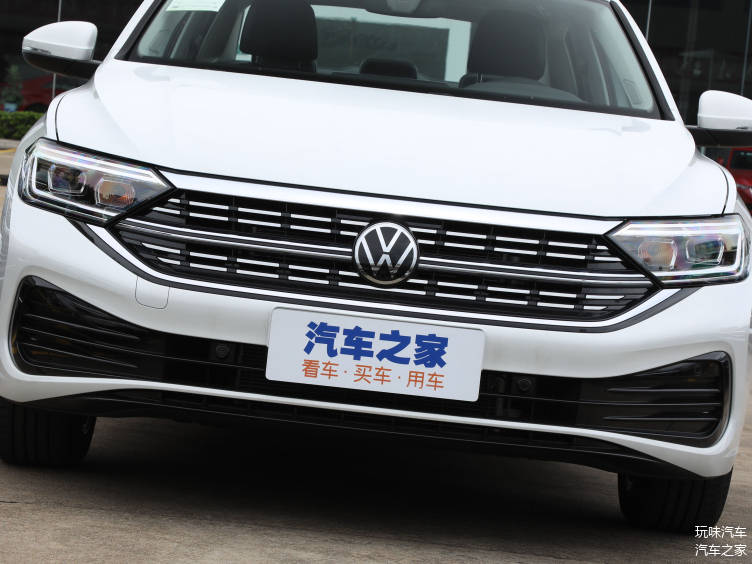 我们可以看到,高尔夫,  速腾 ( 参数 | 询价 ) 和polo各有千秋,各承载